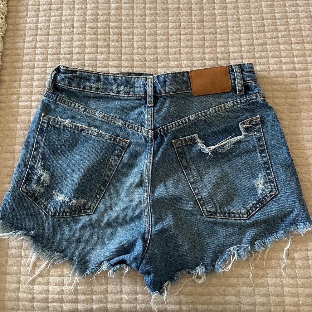 Zara Blue Distressed Jean Shorts - Picture 4 of 4